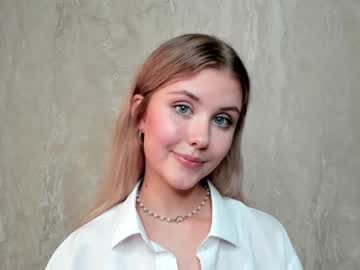 girl
        steffanie_blue cam image #121128