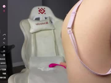 girl
        ella_lee15 cam image #247552