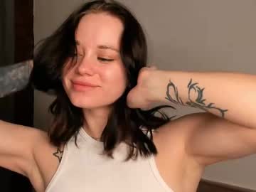 girl
        debra_king cam image #236491