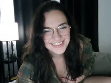girl
        ichasefatmen cam image #48657
