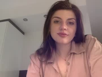 girl
        pamela_mara cam image #164965