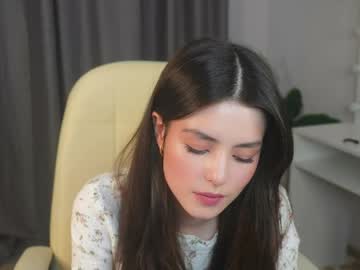 girl
        lucky_forme cam image #240611