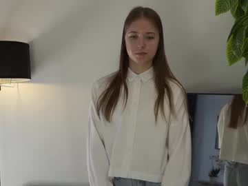 girl
        nico_collard cam image #237996