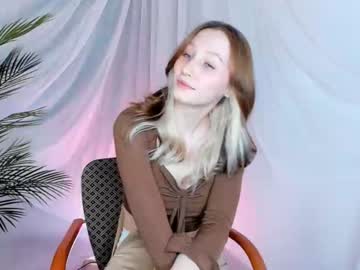 girl
        brittgoodie cam image #140667
