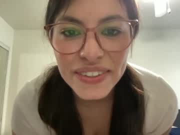 girl
        itsarielford cam image #50874