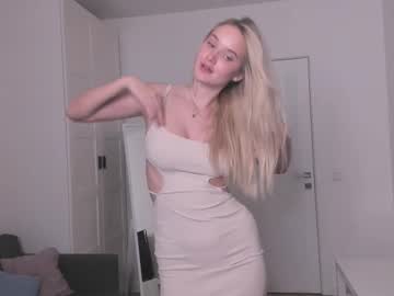 girl
        annieskiss cam image #204311