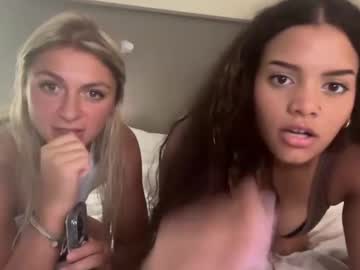 girl
        kenziitv cam image #192107