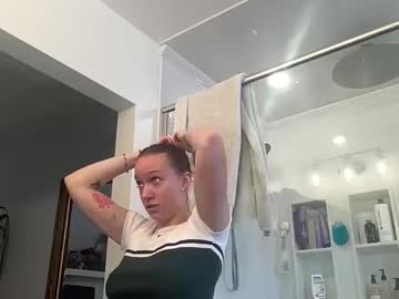 girl
        carlyy13 cam image #223602