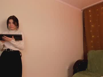 girl
        carolmoores cam image #30227